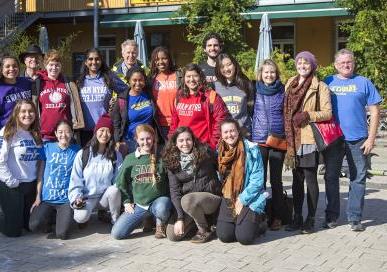 Students and faculty from the 360° Climate Change: Science and Politics course cluster.